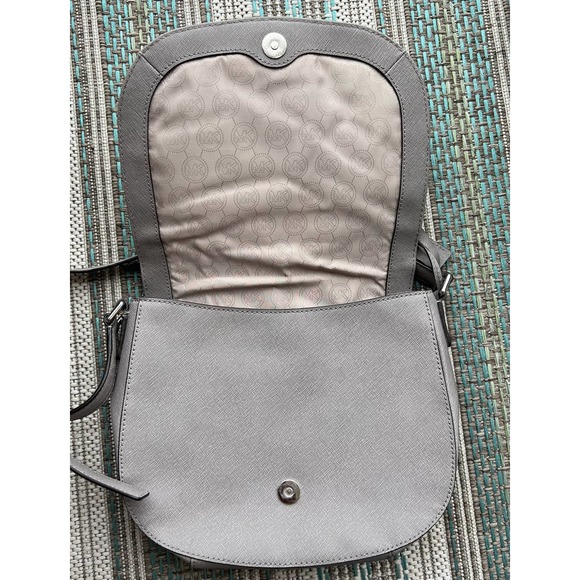 Michael Kors Medium Messenger Pearl Grey Hamilton Adjustable Crossbody Purse - Picture 3 of 13